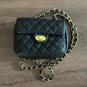 NWOT Elegant Black Quilted Chain Bag